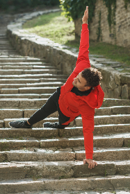 吃力的猫头鹰：在黑夜中追寻光明的故事