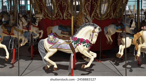 子豪薇娅漫画213话免费下拉，精彩剧情不容错过！